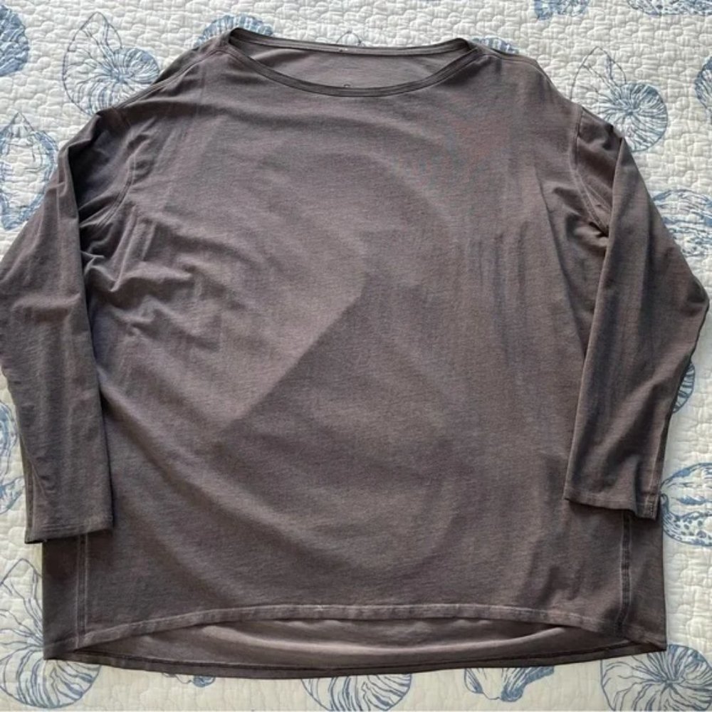 🌸Lululemon Smoky purple top long sleeve size L🌸